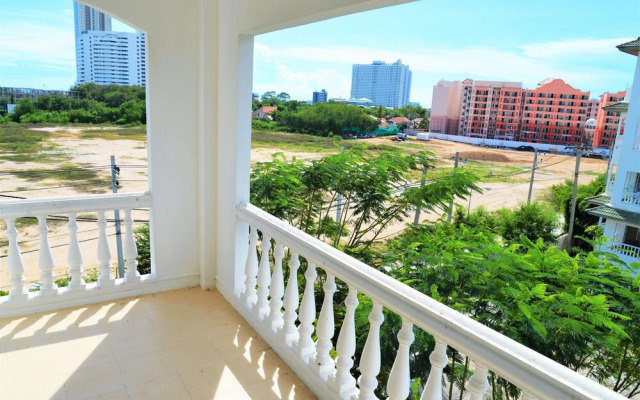 Luxury 1 bed Corner Condo