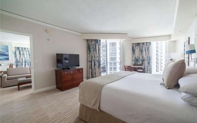 Fabulous Waterfront 2BR 2BA Trump Tower Apartment 6 Guests