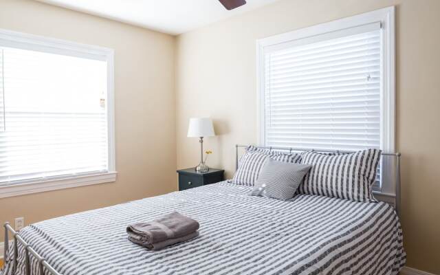 Spacious 6BR /2.5 Bath in Highlands!