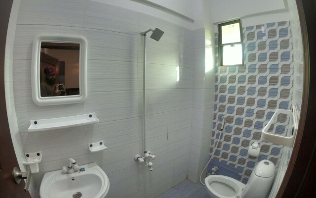 Stayflix Entire Private Room, DHA