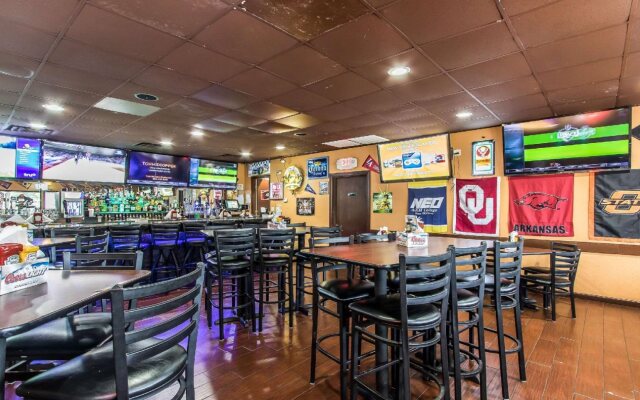 Woodridge Inn and Suites