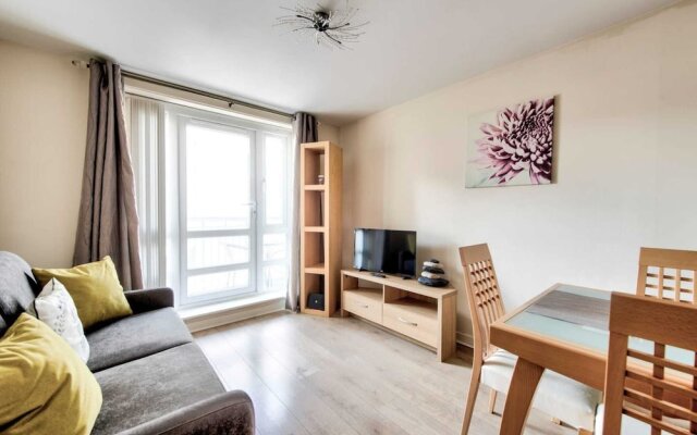 Cosy Apartment with Balcony, Close to City Centre