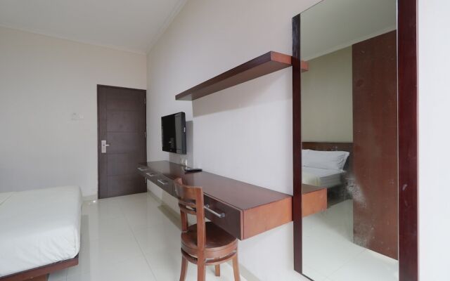 Clover Residence Near Mall Ambassador