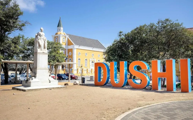 Modern Elegant Broadway Vibes in Willemstad