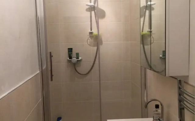 Great Location 2 Bedroom Scotstoun Flat