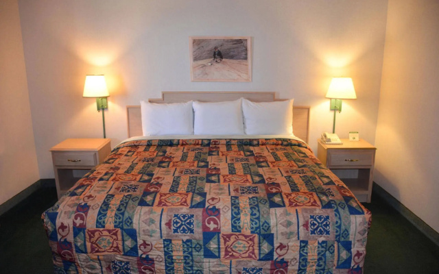 Navajoland Inn