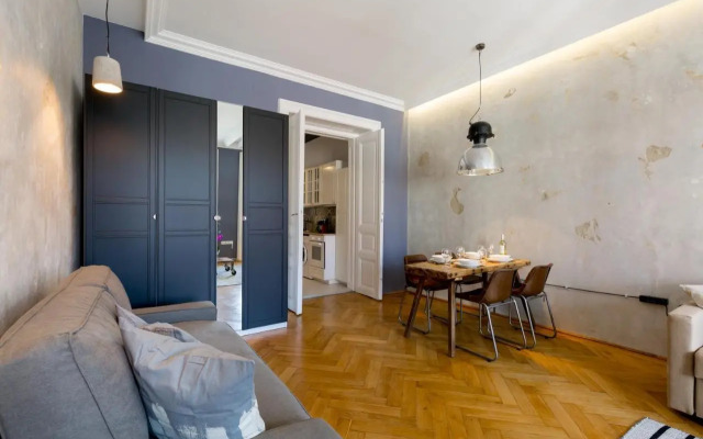 Designer Dream Home In The Absolute Center