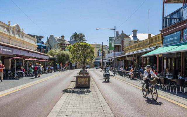 The Allegra - 180 degree ocean and city views