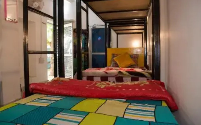 12 Monks Backpackers Community