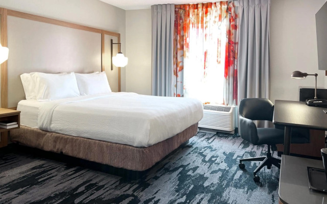 Fairfield Inn & Suites by Marriott Rogers