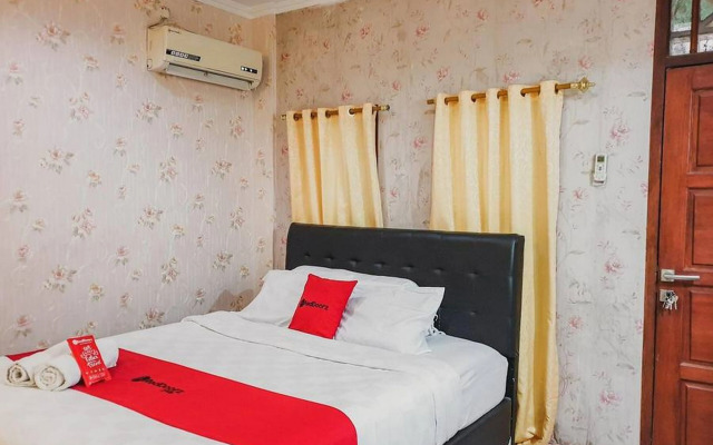 RedDoorz Plus near Trans Studio Cibubur 2