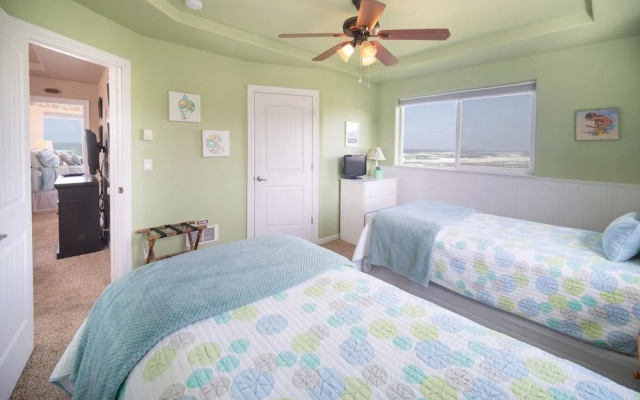 Beverly Beach Overlook for 8 by RedAwning