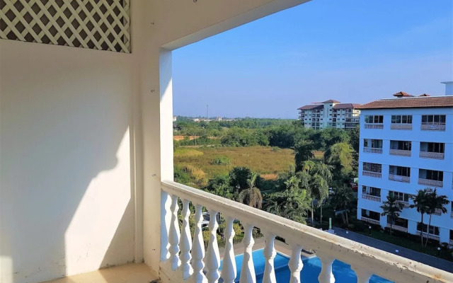 Pool View Apartment