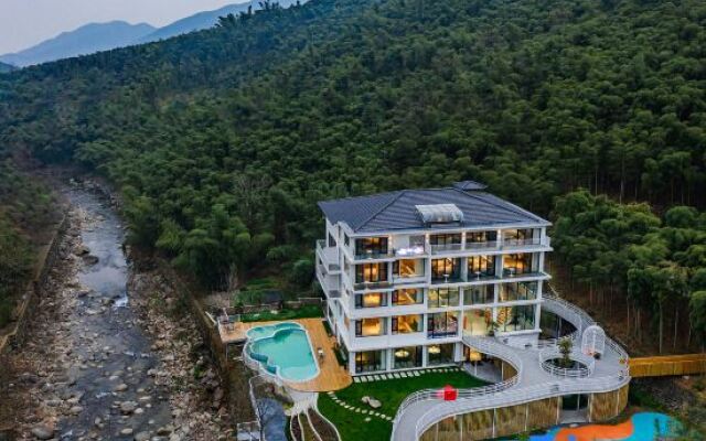 Yaojia｜Township see cloud bamboo Valley river hot spring guest house