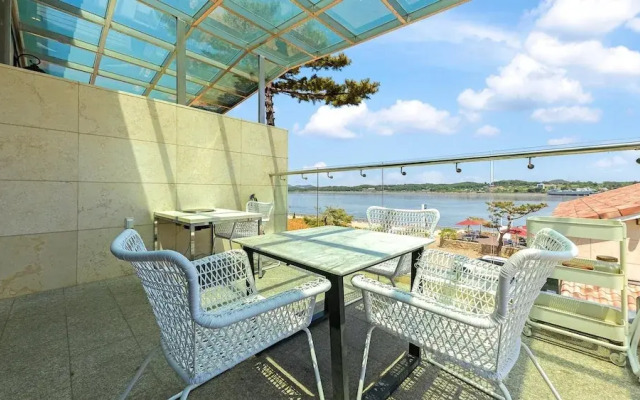 Ganghwado Mare Seawater Poolvilla