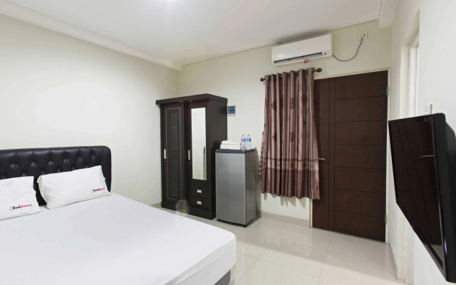 RedDoorz Plus near Lippo Cikarang Mall
