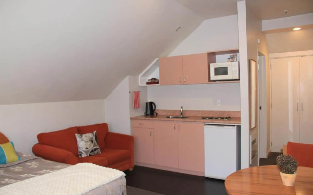 Bush Inn Court Motel