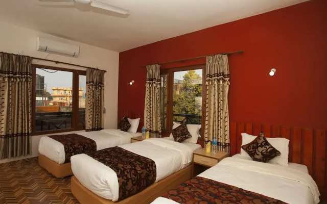 Sauraha Holiday Home