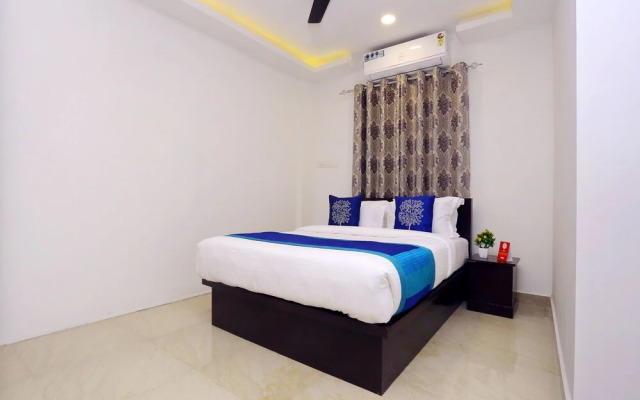 OYO 9620 Hotel Emza Residency