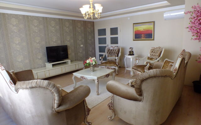 Real King Hotel