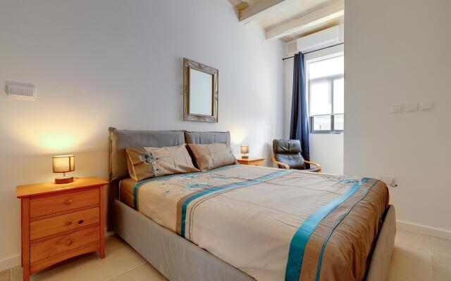 Stylish 2BR Apartment in Valletta