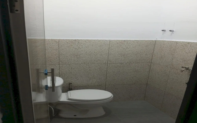 OYO 94032 Jm Guest House 2NearStasiun karawang