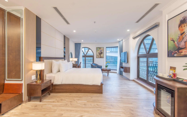 Reyna Luxury Hotel