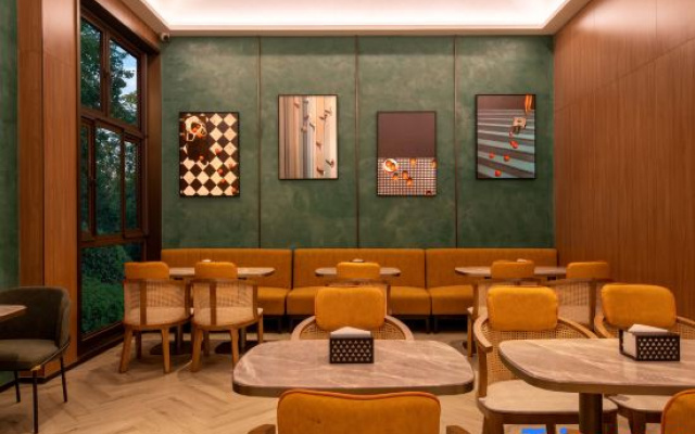 Orange Hotel (Yuyao Colorful City)