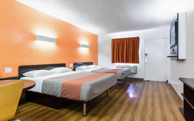 Motel 6 Long Beach, CA - International City