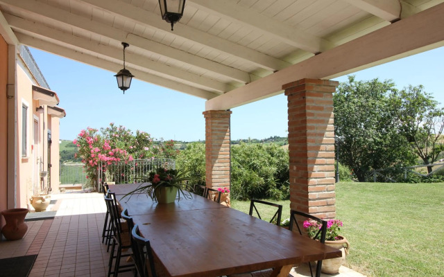 Villa Diana, Marche - intera struttura con piscina