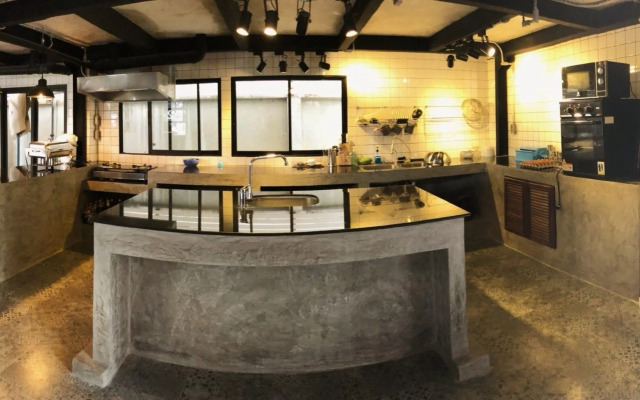 The Entaneer Poshtel - Hostel