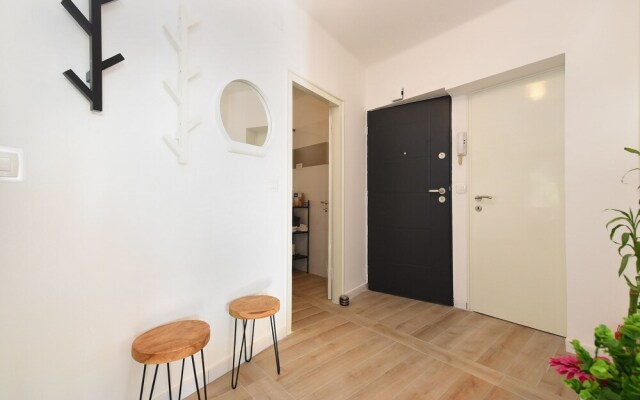 Apartment 1811