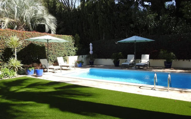 Beautiful 2-bed Villa in Quinta do Lago With Pool