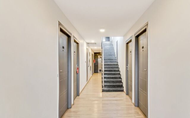 Capital O 61292 Manyata Sterling