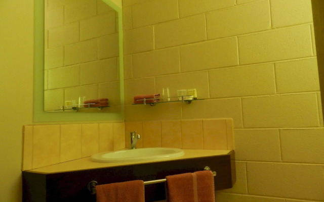 Twelve Apostles Motel & Country Retreat
