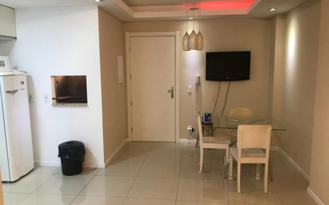 Apartamento p/ 8 com garagem churasqueira e piscina