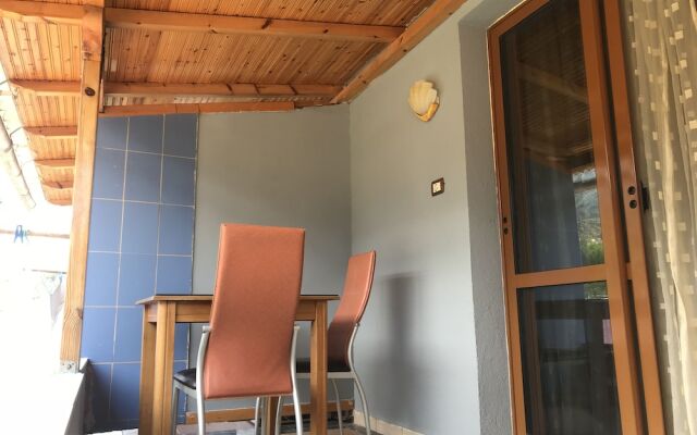 Gold Guest House & Bar