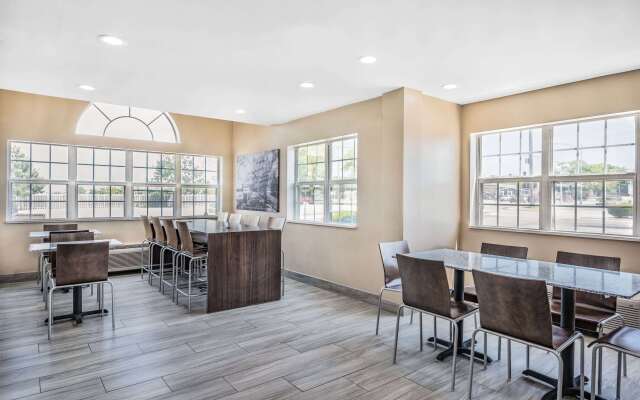 Super 8 by Wyndham Joliet
