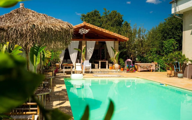 Ron De Mar #3 modern room