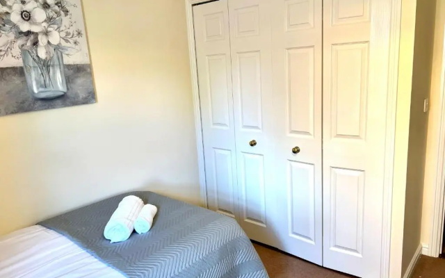 Beautiful 3-bedroom house, city centre, parking