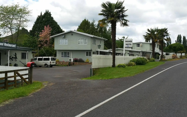 Mahoe Motel Bar n Grill