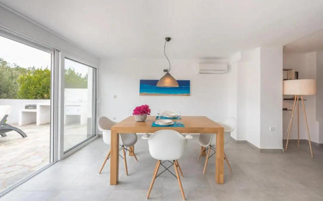 Panorama Residence 2min drive from the Beach