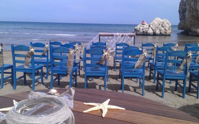 Mavi Beyaz Hotel Beach Club