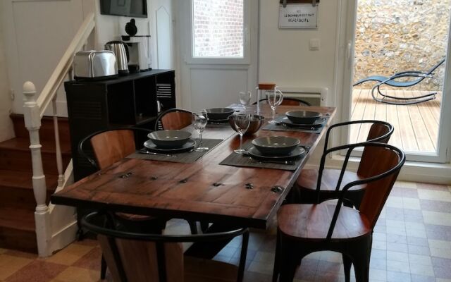 Alchemy, a Small Welcoming House Next to the Benedictine Palace