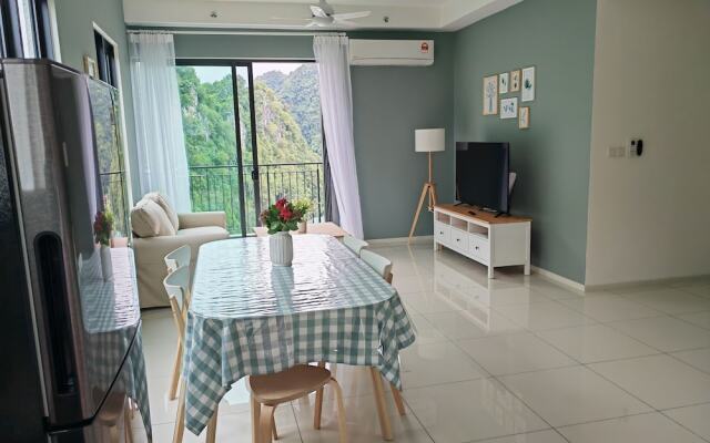 Mountain & Theme Park Views' Cozy Suite