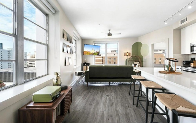 NOLA Charm Luxury 4-Bed Retreat Steps from French Quarter