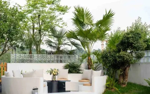 Joyful Lushi Hot Spring Resort