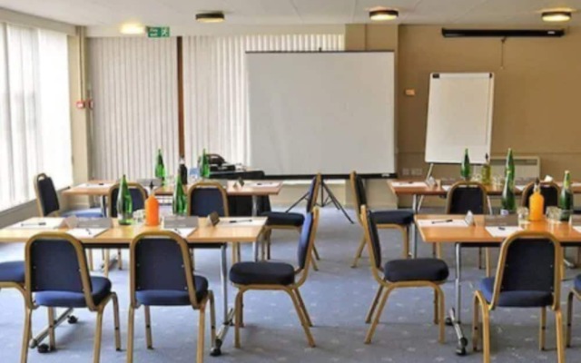 Eight Acres Hotel