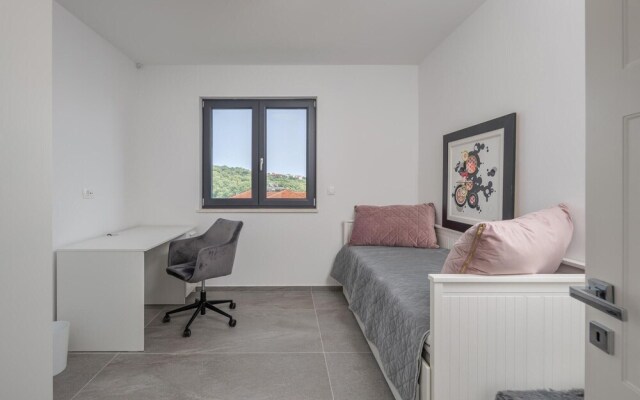 Nice Apartment in Kostrena With 3 Bedrooms and Wifi