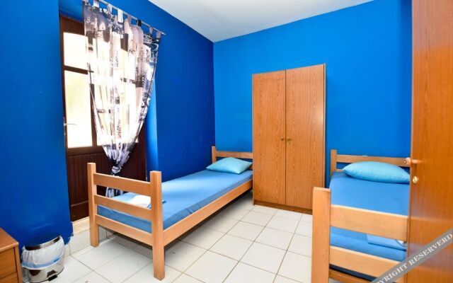 Simple and Central Hostel
